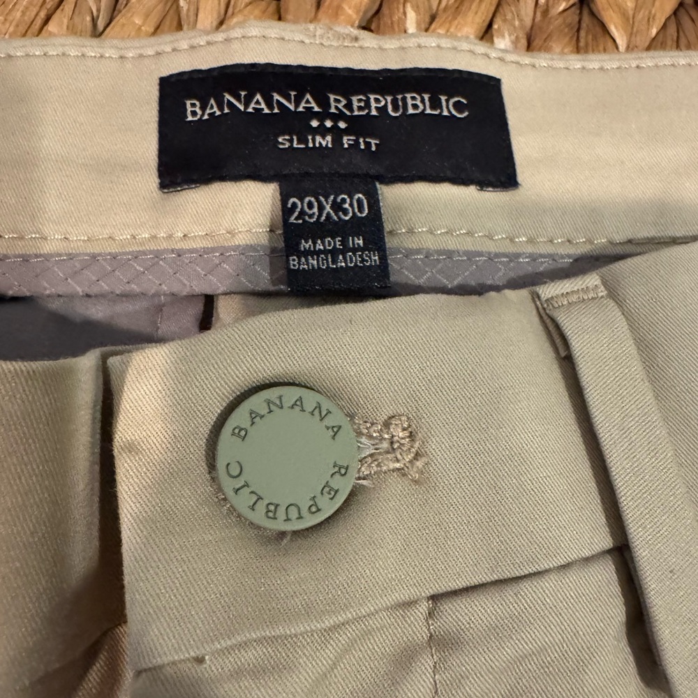 Men’s BANANA REPUBLIC khaki poplin dress pants
